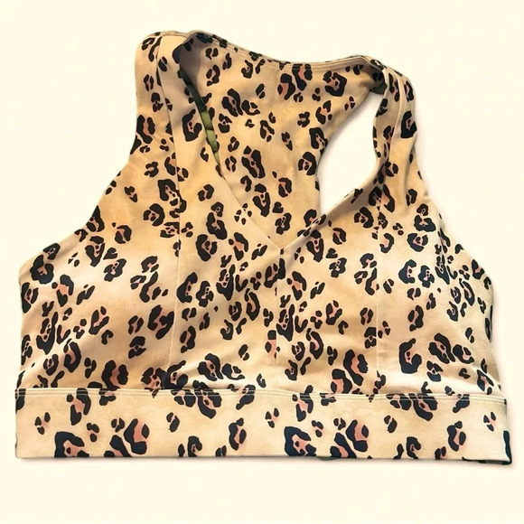 Fabletics | On-the-Go Midi Medium-Impact Sports Bra - with back pocket size L - Picture 3 of 8